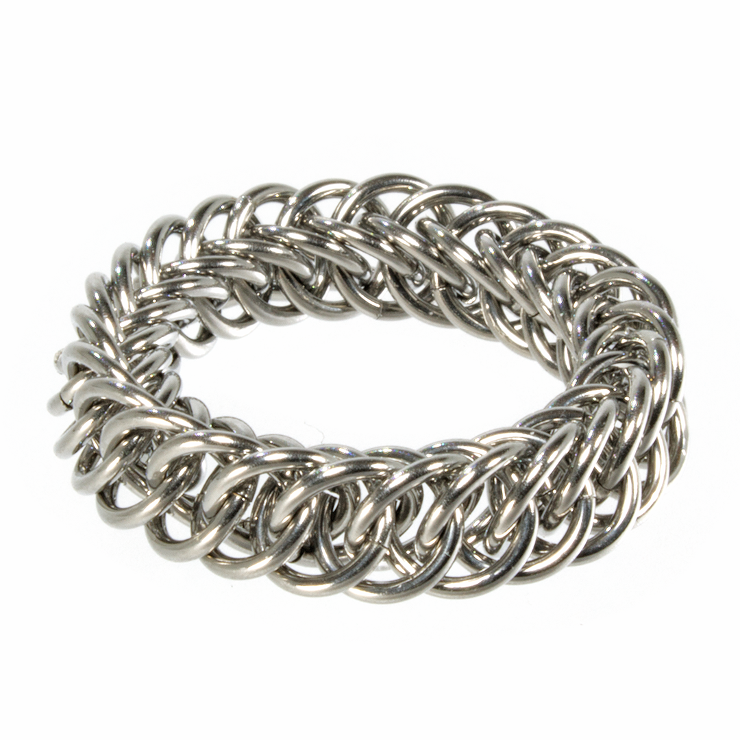 A steel persian chainmaille ring.
